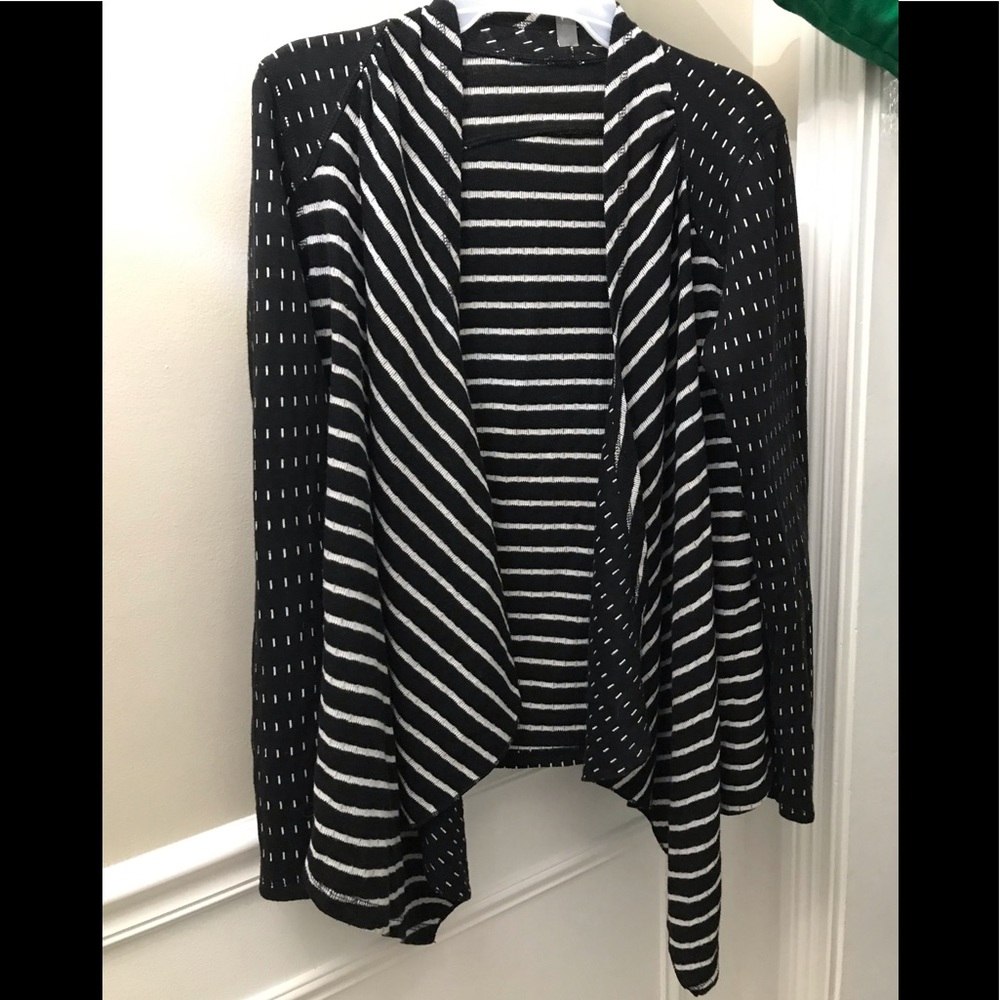 Black and white reversible open cardigan. Sz. M